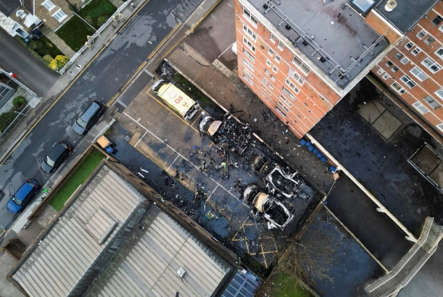 Četiri ambulante jevrejske službe hitne pomoći zapaljene u Londonu – Incident se tretira kao antisemitistički zločin iz mržnje Četiri ambulante jevrejske službe hitne pomoći zapaljene u Londonu – Incident se tretira kao antisemitistički zločin iz mržnje