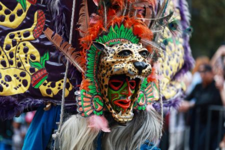 Više od 7.000 ljudi prošetalo kroz historijski centar Mexico Cityja na karnevalu