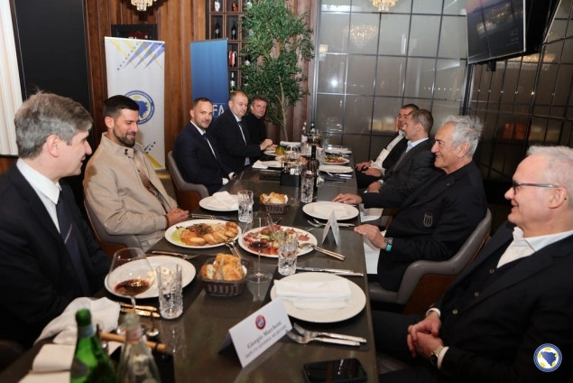 Vico Zeljković, Aleksander Čeferin i Novak Đoković na prijateljskom ručku Vico Zeljković, Aleksander Čeferin i Novak Đoković na prijateljskom ručku