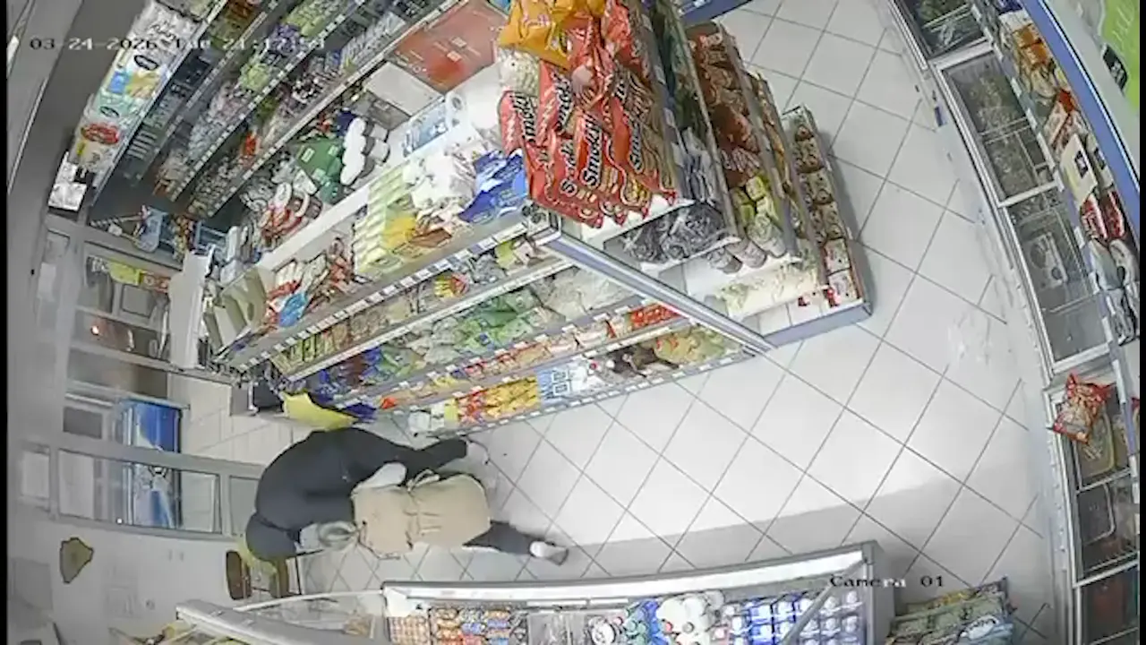 Pokušaj pljačke i pucnjava u mostarskoj trgovini: razbojnik s automatskom puškom u bijegu