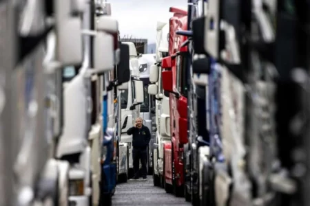 Kolone kamiona na prijelazima, počeli protesti prijevoznika