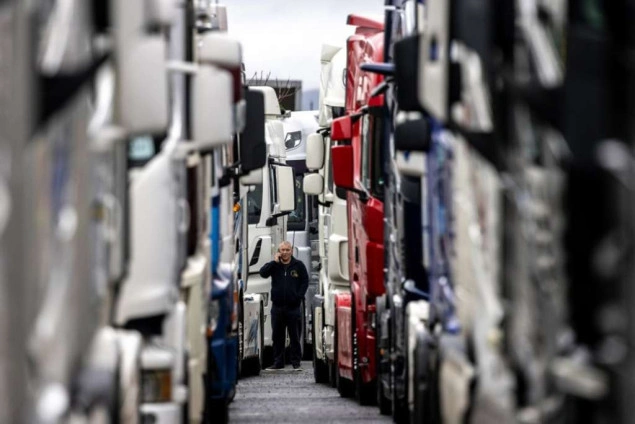 Kolone kamiona na prijelazima, počeli protesti prijevoznika Kolone kamiona na prijelazima, počeli protesti prijevoznika