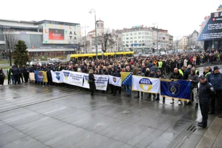 U Sarajevu protest zaposlenih u institucijama BiH zbog neusvajanja budžeta i Zakona o platama