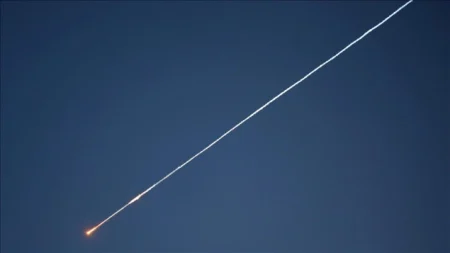 UAE tvrdi da je presretnuto 16 raketa i 42 drona iz Irana