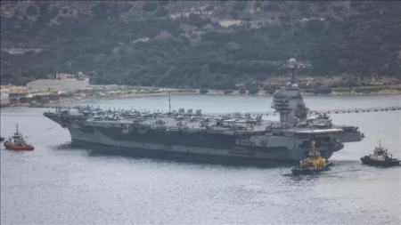 Američki nosač aviona koji je napustio Bliski istok zbog požara ima i drugih problema