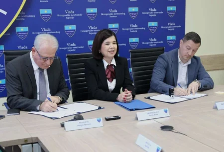 Zdravstveni radnici u HNK-u potpisali novi kolektivni ugovor, od sutra rad u punom kapacitetu Zdravstveni radnici u HNK-u potpisali novi kolektivni ugovor, od sutra rad u punom kapacitetu