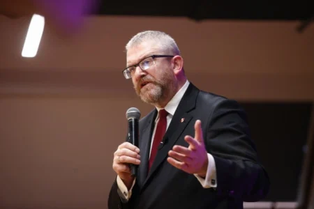 Skandal u poljskom parlamentu: Braunova antiizraelska provokacija izazvala osude