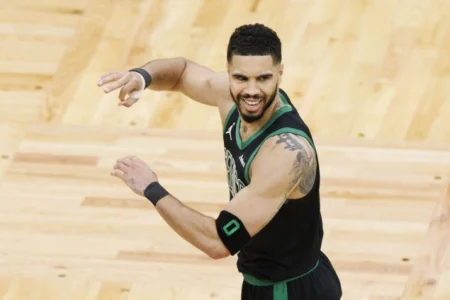 Boston, San Antonio i Oklahoma počeli playoff uvjerljivim pobjedama