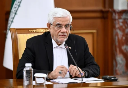 Aref: Teheran će braniti prava od Hormuškog moreuza do odštete nakon pregovora sa SAD-om Aref: Teheran će braniti prava od Hormuškog moreuza do odštete nakon pregovora sa SAD-om