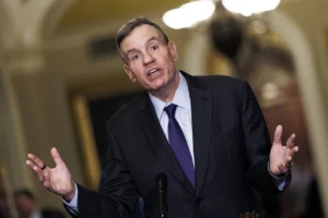 Senator Warner upozorava: Povlačenje SAD-a iz NATO-a oslabilo bi sigurnost i ohrabrilo Rusiju i Kinu