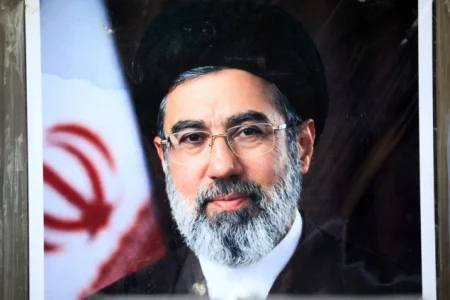 Mojtaba Khamenei u teškom stanju, bez svijesti, liječi se u Komu Mojtaba Khamenei u teškom stanju, bez svijesti, liječi se u Komu