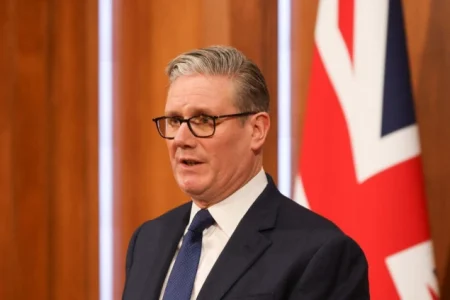 Starmer: Velika Britanija ne podržava blokadu iranskih luka