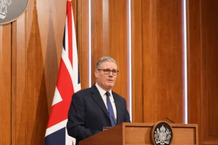 Britanski premijer i omanski sultan razgovarali o mirovnim pregovorima SAD-a i Irana i Hormuškom tjesnacu