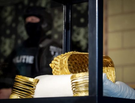 Pronađena ukradena rumunska zlatna kaciga stara 2.500 godina Pronađena ukradena rumunska zlatna kaciga stara 2.500 godina