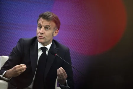 Macron pozvao srednje sile da se suprotstave SAD-u i Kini