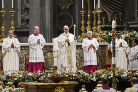 Papa Lav XIV na uskrsnom bdjenju pozvao na harmoniju i mir u svijetu razorenom ratom Papa Lav XIV na uskrsnom bdjenju pozvao na harmoniju i mir u svijetu razorenom ratom