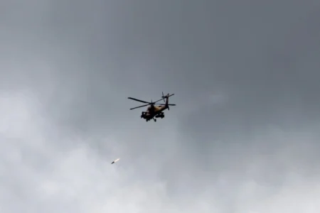 Iranski balistički napadi pogodili centralni i južni Izrael – Hitne službe na terenu