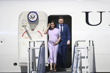 JD Vance stigao u Budimpeštu: Očekuju se razgovori o sigurnosti i energiji JD Vance stigao u Budimpeštu: Očekuju se razgovori o sigurnosti i energiji