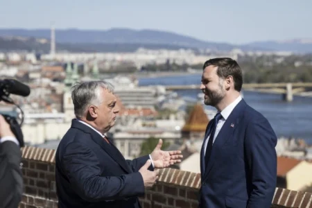 Orban u sjeni Trumpa, Putina i Xi Jinpinga: Mediji upozoravaju na petu kolonu u EU Orban u sjeni Trumpa, Putina i Xi Jinpinga: Mediji upozoravaju na petu kolonu u EU