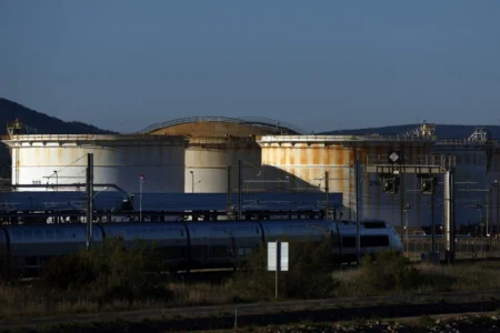 Cijene nafte rastu, berze padaju dok primirje između SAD-a i Irana visi o koncu Cijene nafte rastu, berze padaju dok primirje između SAD-a i Irana visi o koncu