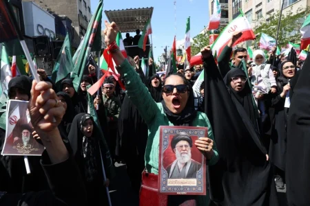 Iranci obilježavaju 40 dana od smrti Khameneija Iranci obilježavaju 40 dana od smrti Khameneija