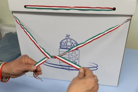 Izbori u Mađarskoj: Izlaznost do 13 časova veća od 50 odsto Izbori u Mađarskoj: Izlaznost do 13 časova veća od 50 odsto