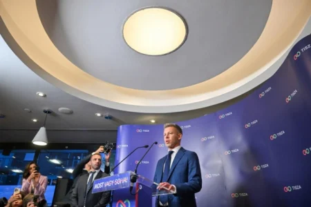 Magyar najavljuje ograničenje mandata premijera, što bi onemogućilo povratak Orbána