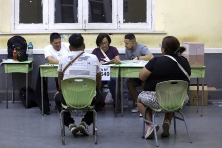 Problemi s brojanjem glasova na izborima u Peruu, glasanje se nastavlja danas Problemi s brojanjem glasova na izborima u Peruu, glasanje se nastavlja danas