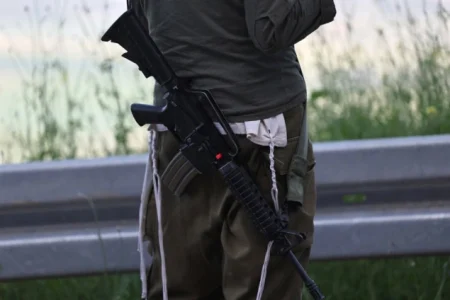 Hezbollah upozorava: Naši prsti su na obaraču