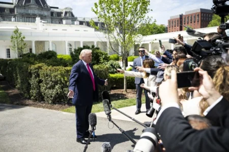 Trump: Iran ne može ucjenjivati SAD Hormuškim moreuzom