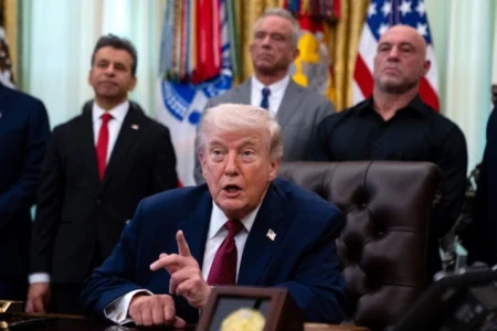 Trump tvrdi da će sporazum s Iranom biti potpisan danas; zaprijetio razaranjem ako pregovori propadnu