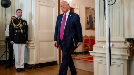 Trump tvrdi da Iran finansijski kolabira dok traje blokada Hormuškog moreuza