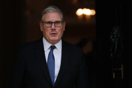 Starmer pod pritiskom zbog slučaja Mandelson, parlament odlučuje o istrazi