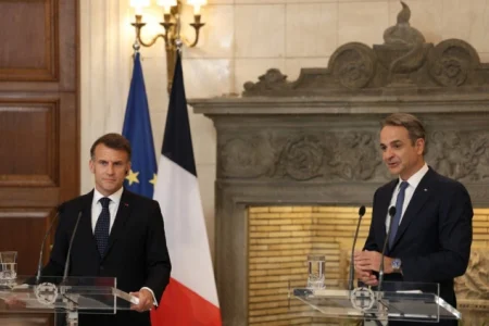 Macron: Odbrambena klauzula EU nije samo formalnost