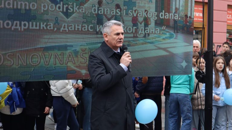 Svjetski dan svjesnosti o autizmu: gradonačelnik otvorio manifestaciju na Trgu mladih