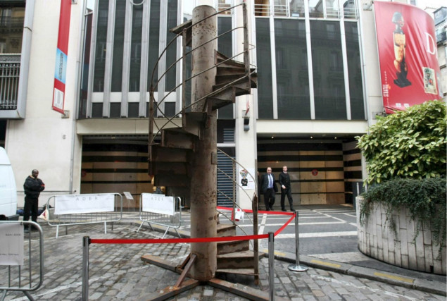 Dio stepeništa Eiffelovog tornja na aukciji u Parizu