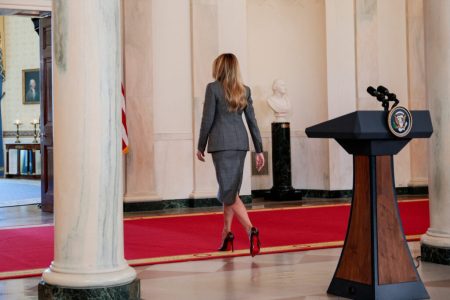 Melania Trump negirala je bilo kakvu vezu s Jeffreyjem Epsteinom Melania Trump negirala je bilo kakvu vezu s Jeffreyjem Epsteinom