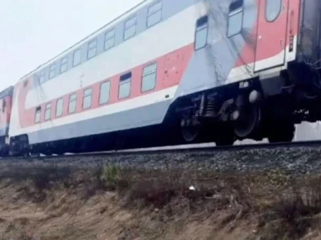 Putnički voz iskočio iz šina u Rusiji: Najmanje 22 osobe su povrijeđene