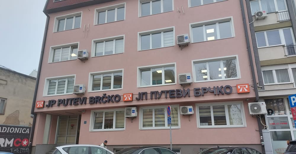 JP PUTEVI BRČKO: Primjena novog cjenovnika parking usluga u Brčkom uz posebnu poslovnu zonu od na…