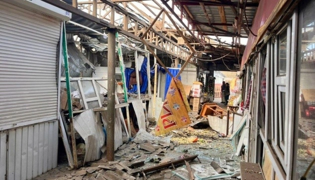 Ruski napad dronom na pijacu u Nikopolju: Pet poginulih i 19 ranjenih Ruski napad dronom na pijacu u Nikopolju: Pet poginulih i 19 ranjenih