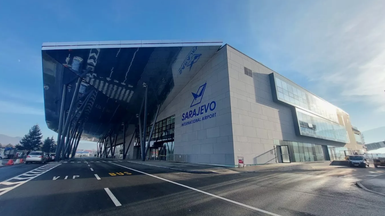 Na prijedlog POSKOK-a: Produžene mjere zabrane bivšem v.d. direktoru Međunarodnog aerodroma Sarajevo Saninu Rameziću i trojica bivših članova Nadzornog odbora