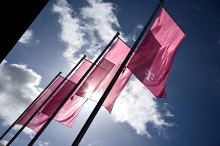 Na pomolu je jedno od najvećih telekomunikacijskih spajanja ikada