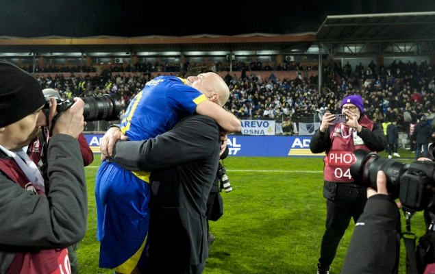 Zmajevi uz muziku odveli selektora Barbareza sa press konferencije u Zenici Zmajevi uz muziku odveli selektora Barbareza sa press konferencije u Zenici