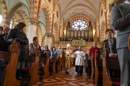 Uskrsna poruka iz Katedrale Srca Isusova: Mir je temelj dostojanstvenog života