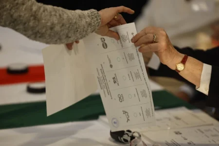 Mađarska: Do 11 časova glasalo 37,98% birača, izbori ključni za budućnost Orbanove vladavine