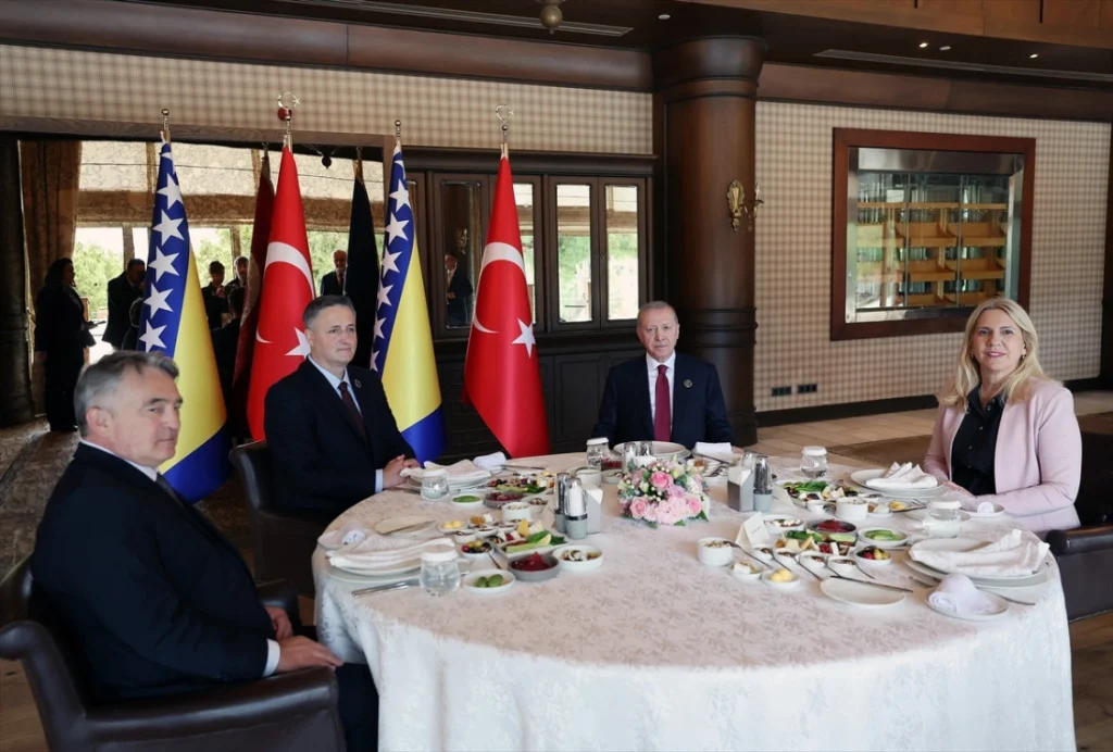 Članovi Predsjedništva BiH s Erdoganom u Antaliji