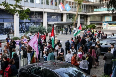 Protest ispred RTS-a u Beogradu: Traže bojkot Eurosonga zbog učešća Izraela