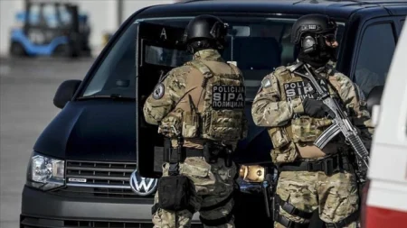 Akcija Zora: SIPA razbija mrežu organizovanog kriminala – pretresi na šest lokacija zbog droga, oružja i krađe vozila