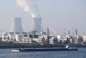 Izlijevanje nafte paralizovalo luku Antwerpen: Brodski saobraćaj potpuno obustavljen