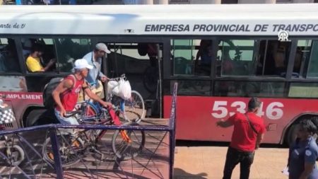 Autobusi koji prevoze bicikle dobili na značaju u jeku nestašice goriva na Kubi